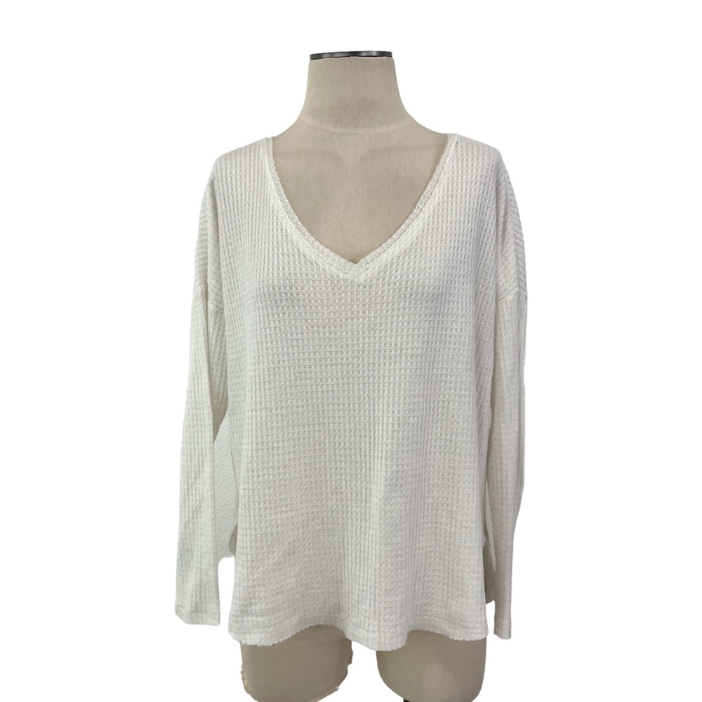 Wild Fable- Loose Fit Waffle V Neck Long Sleeve Top Size Small.